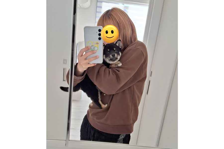 まだまだあどけない表情がかわいらしい生後2か月の黒柴【写真提供:黒柴あおい(@k3i2e)さん】